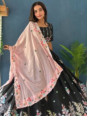 Elegant Floral Embroidered Black Lehenga Choli 4