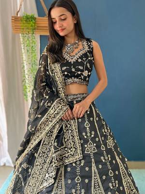 Elegant Black Silk Zari Work Lehenga Choli Set 5