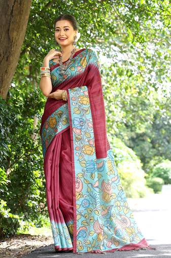 Red solid design saree with contrast flower printed pallu