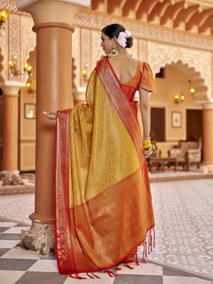 Golden yellow munga zari silk blend kanjivaram with zig zag pattern saree 4