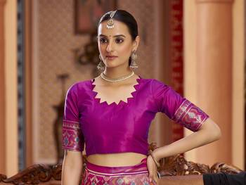 Rani pink soft silk blend patola zari jacquard work designer saree 5