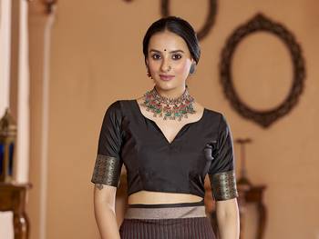 Black soft silk blend kanjivaram zari jacquard work designer saree 5
