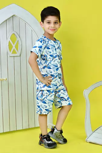 White cotton knitted tropical printed half sleeves t-shirt and shorts set fo boys