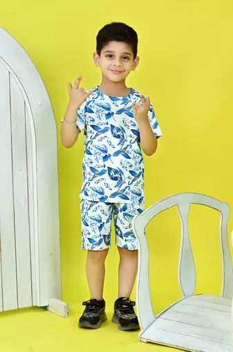 White cotton knitted tropical printed half sleeves t-shirt and shorts set fo boys