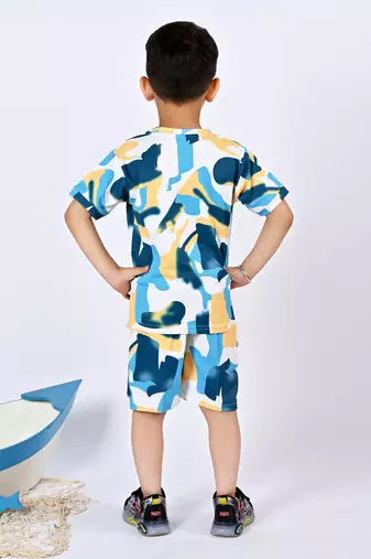 White cotton knitted abstract printed half sleeves t-shirt and shorts set for boys