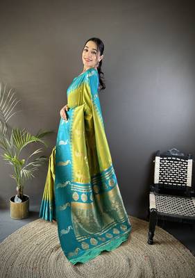 green soft silk blend butti zari weaving banarasi saree 2