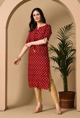Jaipurite women stylish paisley printed straight kurta in maroon 1
