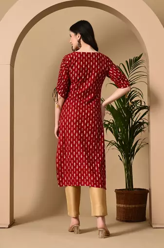 Jaipurite women stylish paisley printed straight kurta in maroon