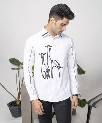White cotton men's shirt with giraffe Print 1