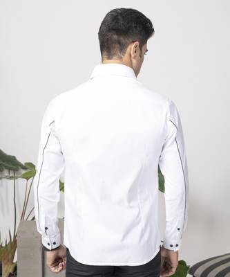 White cotton men's shirt with giraffe Print 2