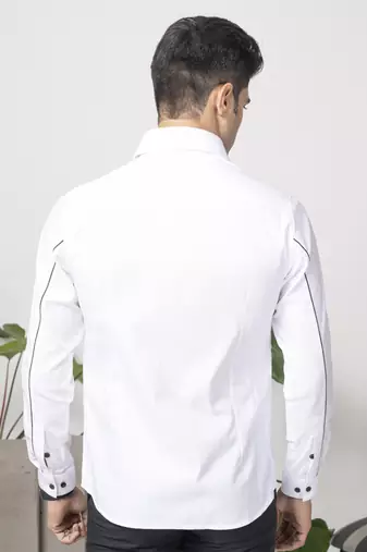 White cotton men's shirt with giraffe Print