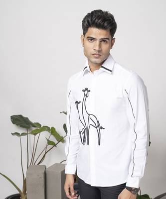 White cotton men's shirt with giraffe Print 4