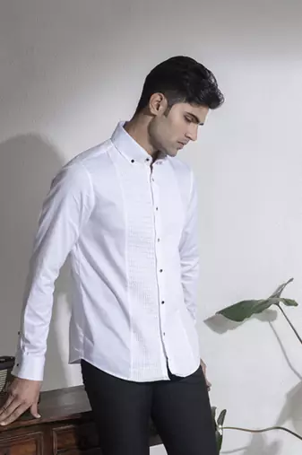 White plain cotton men's shirt with button-down collar