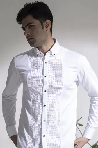 White plain cotton men's shirt with button-down collar