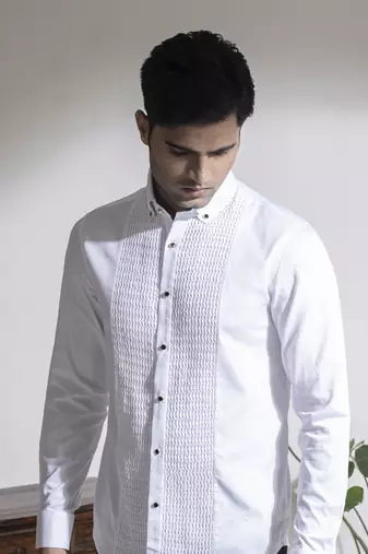 White plain cotton men's shirt with button-down collar