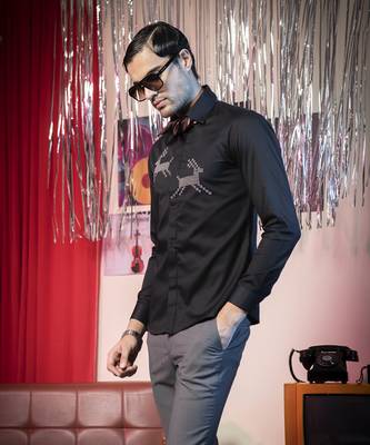Black printed cotton men's shirt with the deer artwork 3