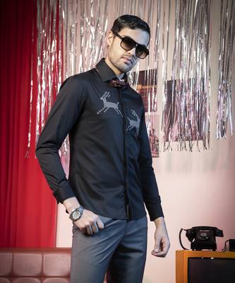 Black printed cotton men's shirt with the deer artwork 5