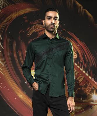Green plain cotton men's shirt with patch of snake print 1