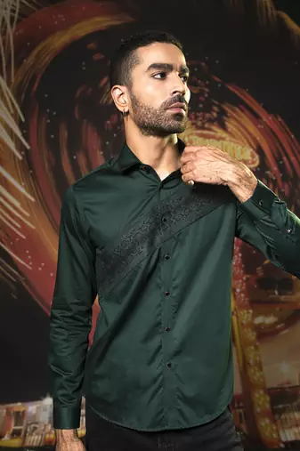 Green plain cotton men's shirt with patch of snake print