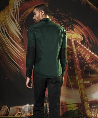 Green plain cotton men's shirt with patch of snake print 5