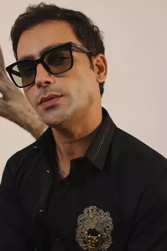 Black plain cotton men's shirt crafted with zari threads