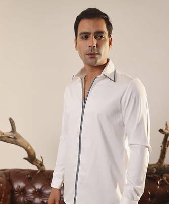 White plain cotton men's shirt with a sleek zip 4