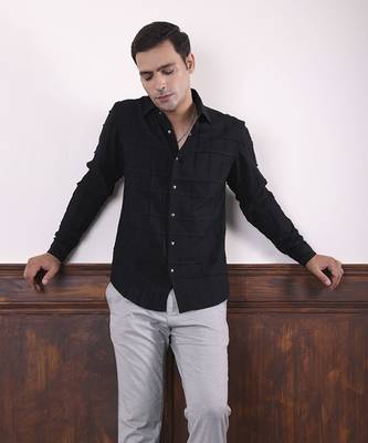 Black plain viscose men's shirt featuring intricate square tucks 1