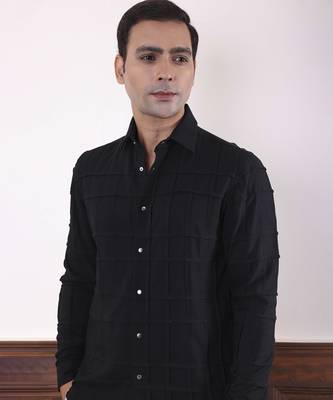 Black plain viscose men's shirt featuring intricate square tucks 5