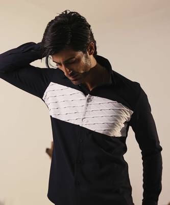 Navy blue plain viscose men's shirt with horizontal panels 4