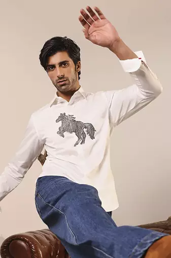 White plain cotton men's shirt with a dazzling horse design