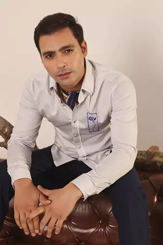 Grey plain cotton men's shirt with silver metal buttons