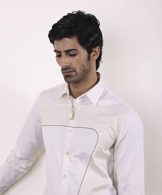 Beige plain cotton men's shirt with geometric pattern 2