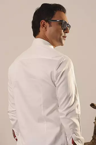 White printed cotton men's shirt adorned with a denim patched flower