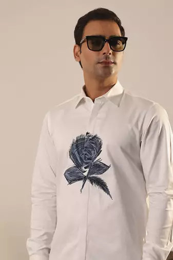 White printed cotton men's shirt adorned with a denim patched flower
