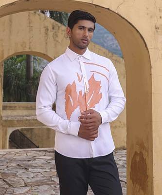 White plain viscose men's shirt with abstract orange print 5