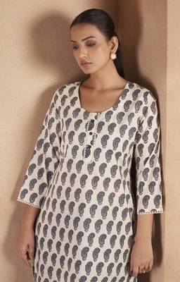 Black pure cotton paisley printed kurta for women 4