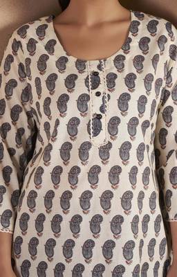 Black pure cotton paisley printed kurta for women 5