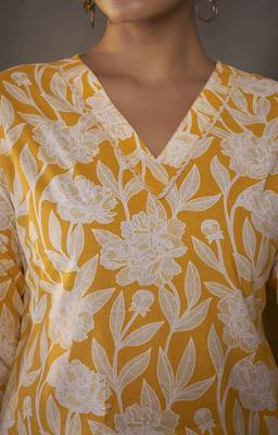 Yellow pure cotton floral printed kurta for women 5