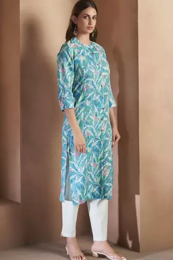 Blue cotton blend floral printed kurta for women