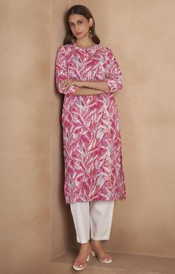 Light pink cotton blend floral printed kurta for women 5