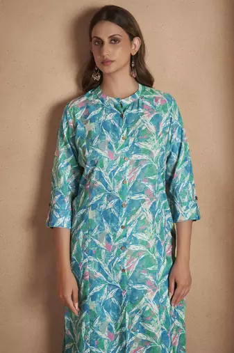 Blue cotton blend floral printed kurta for women