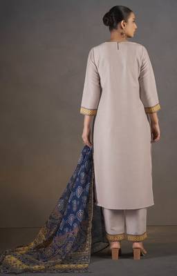 Cream chinnon floral printed kurta set with dupatta for women 2