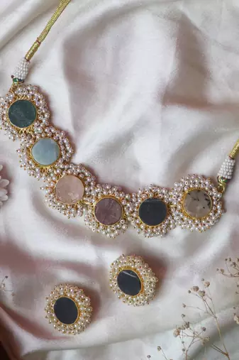 Multi-colour natural stone choker necklace with studs
