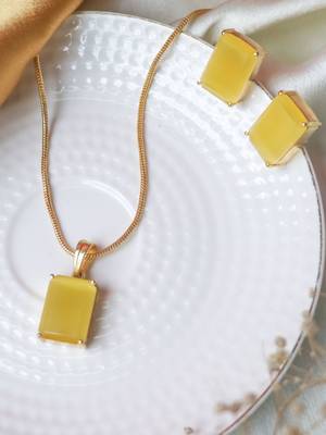Elegant yellow pendant set with chain 2