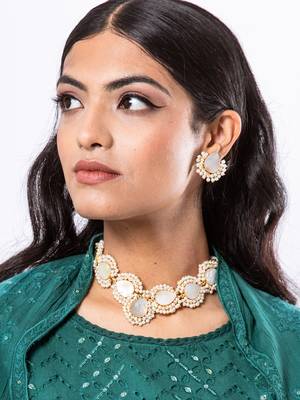 Stylish mop paan shape gold plated necklace with studs 1