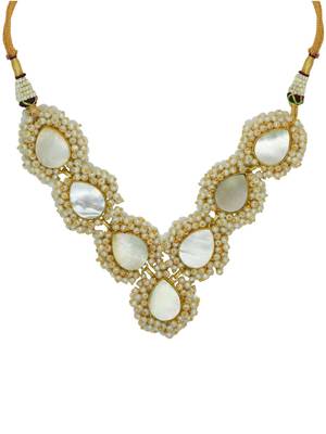 Stylish mop paan shape gold plated necklace with studs 4