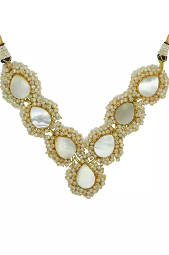 Stylish mop paan shape gold plated necklace with studs