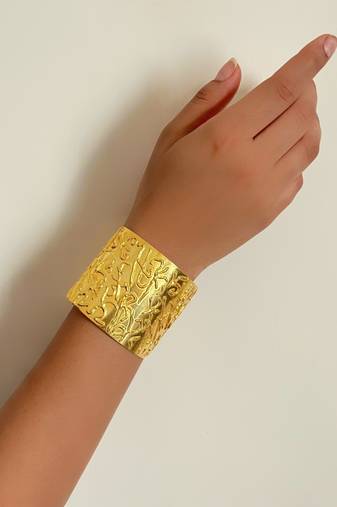 Golden funky free size bracelet