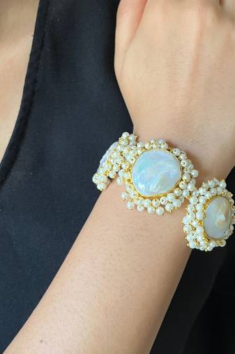 Stylish mop unshaped gold plated pearl bracelet