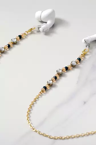 Kundan accent spectacles/air pods chain